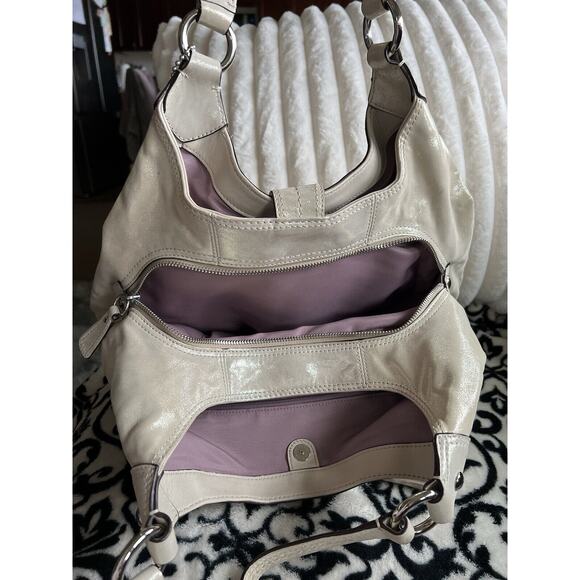 💛 Coach Soho Lynn Metallic Leather Hobo F17092 & matching wristlet 💛🤍 - Picture 8 of 9